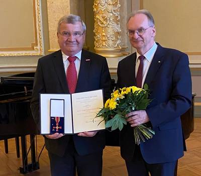 Verleihung des Bundesverdienstkreuzes durch Dr. Reiner Haseloff an Konrad Zahn